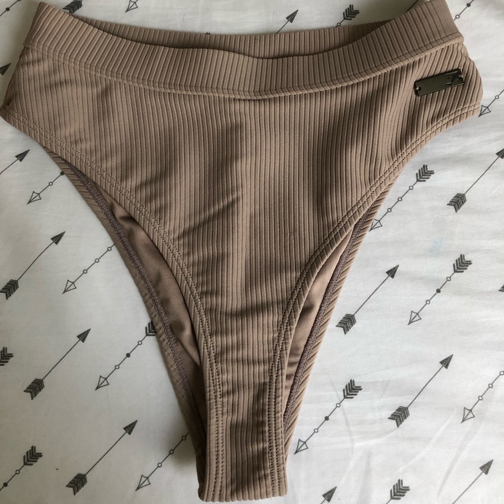 Gym shark swim bottoms